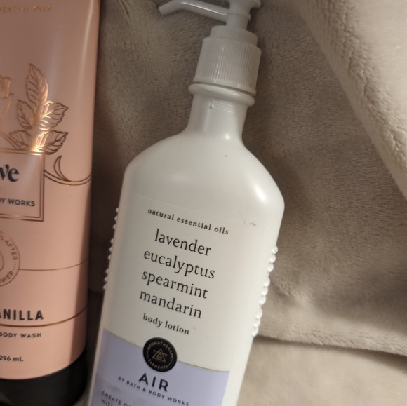 Bath and body works lotion and body wash - Picture 3 of 5